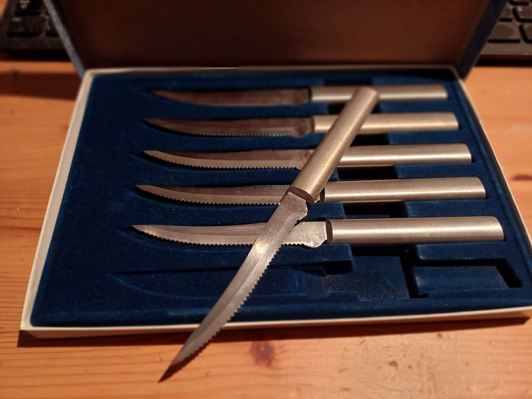 Messer: 6 Steakmesser Edelstahl mit Box, neuwertig – Neu und originalverpackt aus Zürich von carolina71 1