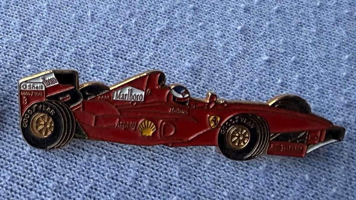 Ferrari Placchette & Badge: Ansteckpins Ferrari + Helm M.Schumacher – Usato da Schwadernau venduto da Spitz64