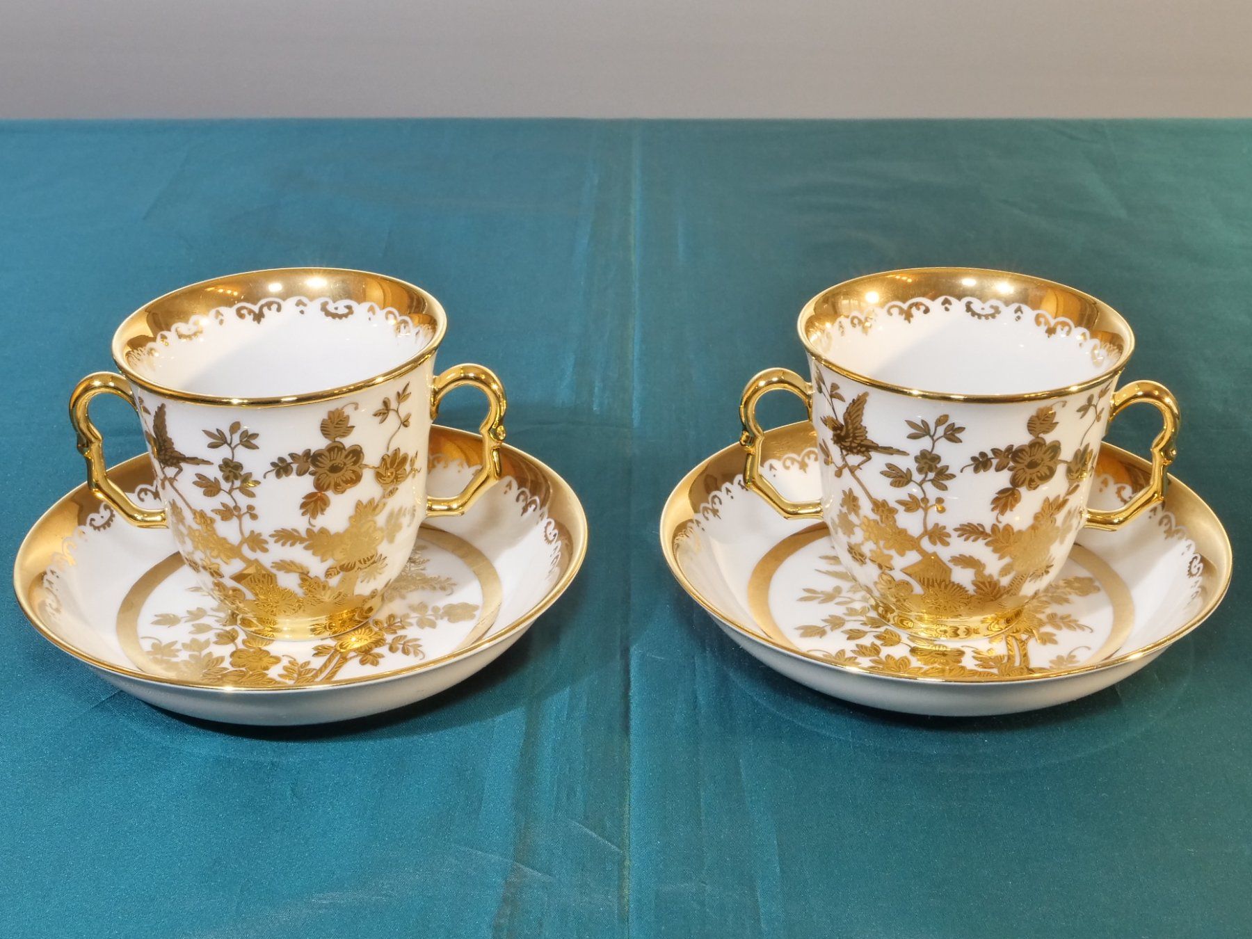 Tassen: 2 wunderschöne Langenthal Tassen mit Gold-Décor, Fac-similé – Gebraucht aus Lustmühle von Glatisant 1