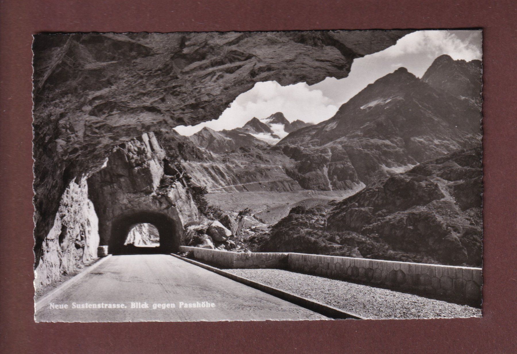 Cartes postales: Neue SUSTENSTRASSE - Passhöhe – D'occasion à Pully par nicecards-shop