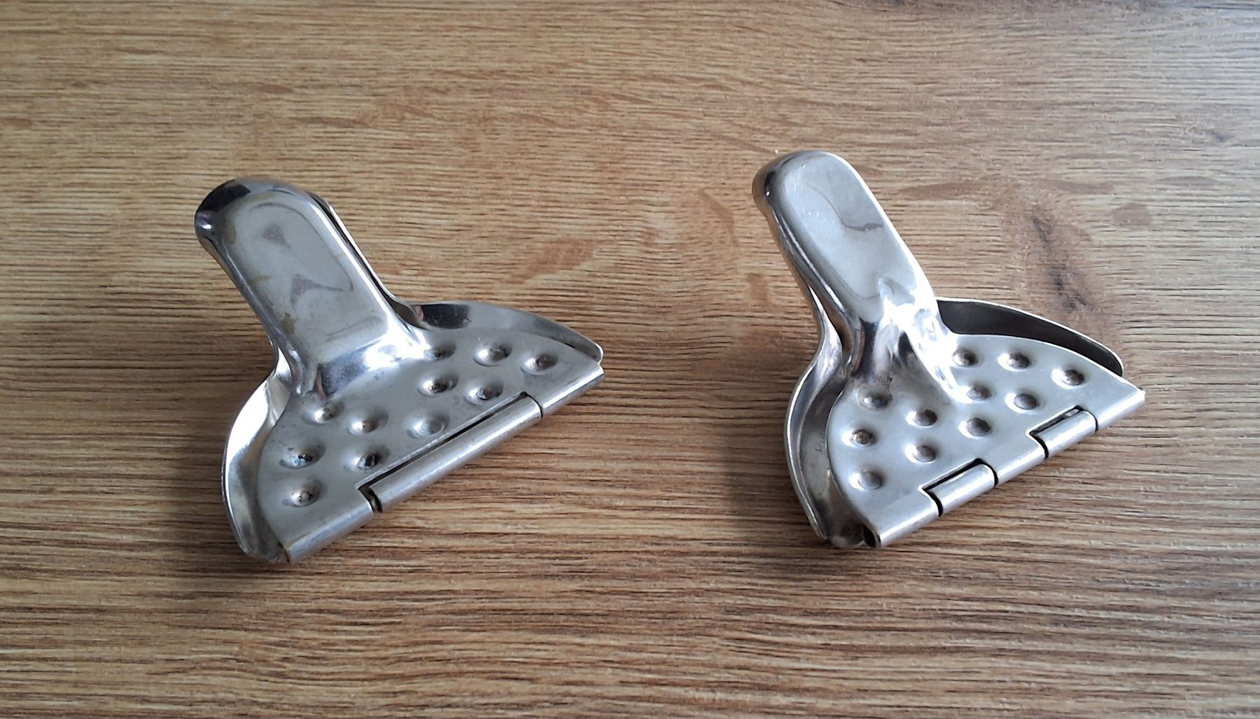 Set di posate: Vintage: 2 Zitronenschnitz-Presse versilbert – Usato da Oftringen venduto da Waltereg