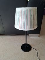 Tischlampe mit farbigem Muster - Lampenschirm