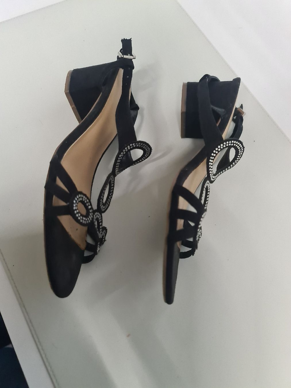 Scarpe da donna: Bata Sandalen schwarz mit Strass Grösse 39 gebraucht – Usato da Oensingen venduto da topangebot10 4