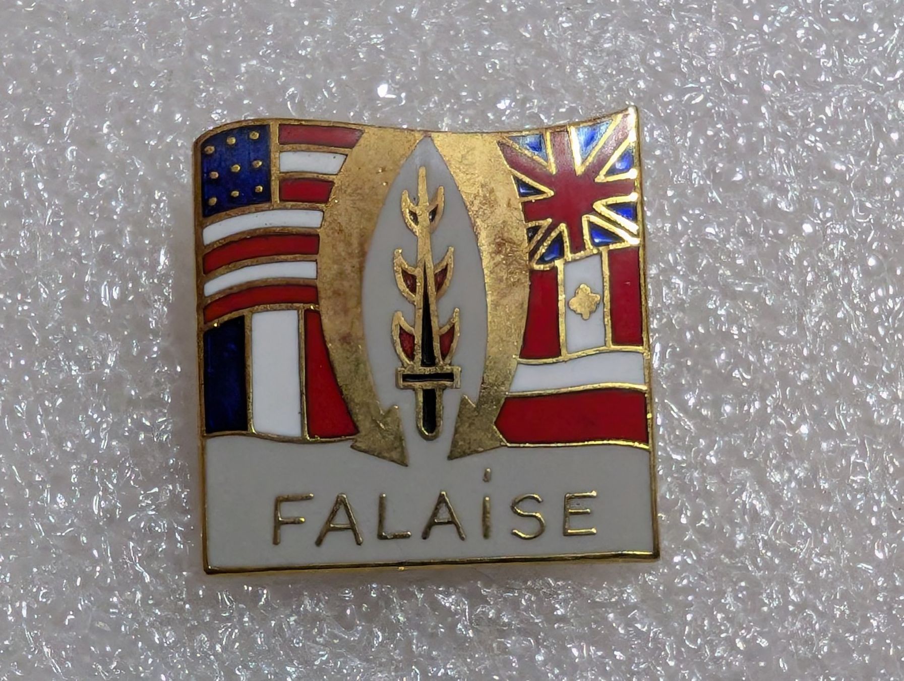 Plaketten & Abzeichen: Ansteckpin 253: Flagge – Gebraucht aus Oppligen von Pin-Fall-Shop