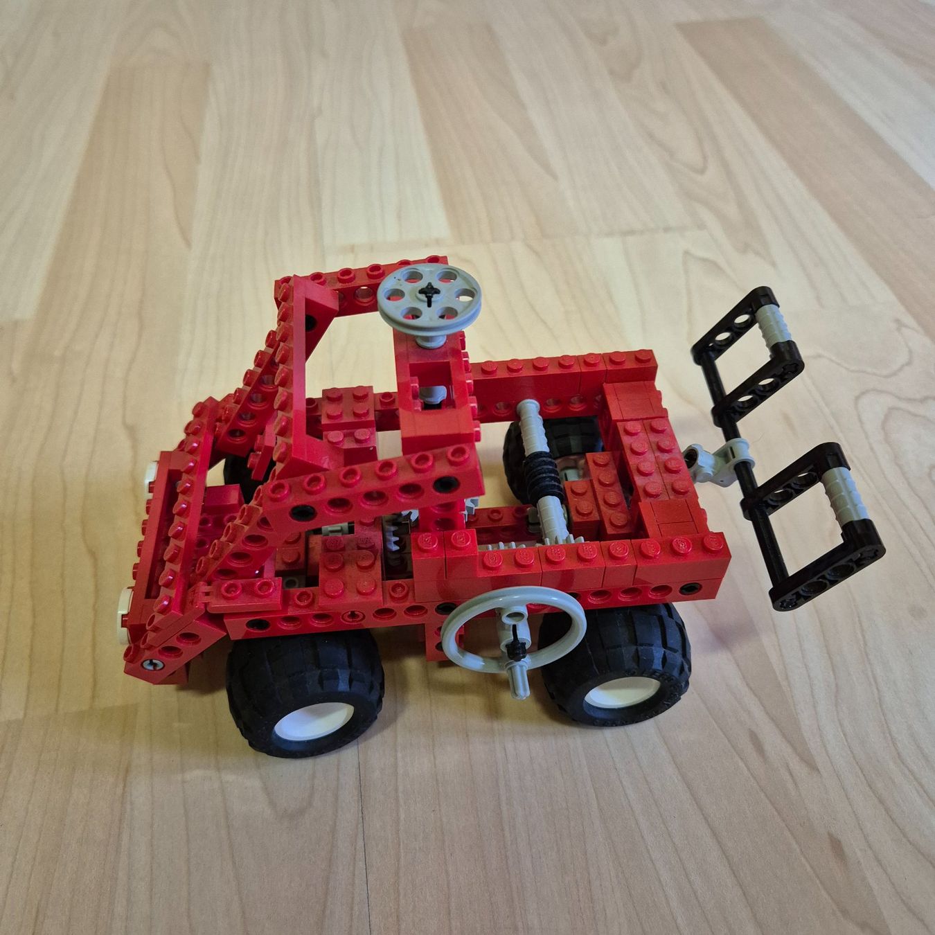 Lego Giocattoli: Lego Technik Oldtimer: Rotes Auto zum selber konstruiere! – Usato da Muotathal venduto da jr_cash 1