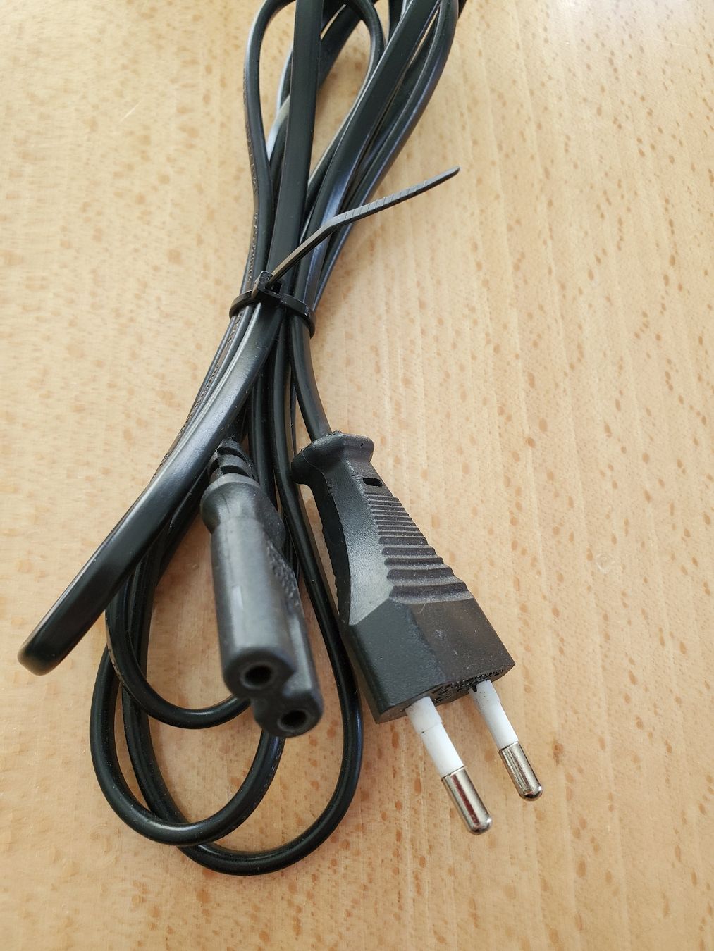 Cavi: Ladekabel Stromkabel Kabel C7 Stecker – Usato da Lanzenhäusern venduto da Ulika