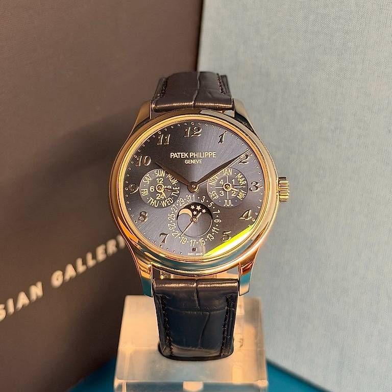 Orologi: Patek Philippe Perpetual Calendar 5327G – Usato da Genève venduto da minty.watches