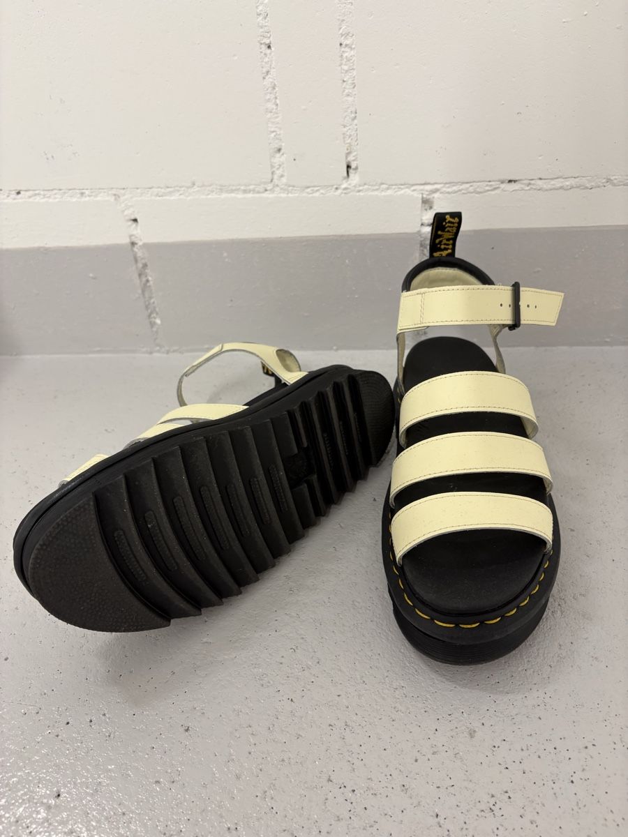 Damenschuhe: Dr. Martens Sandalen – Gebraucht aus Seengen von mic.soph 1