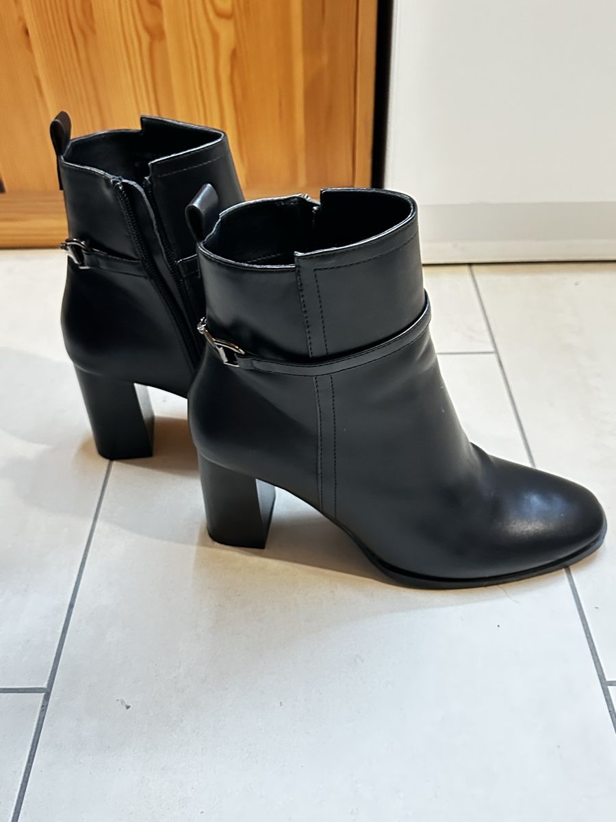 Chaussures femmes: Stiefeletten schwarz – D'occasion à Gamprin-Bendern par danii.mue