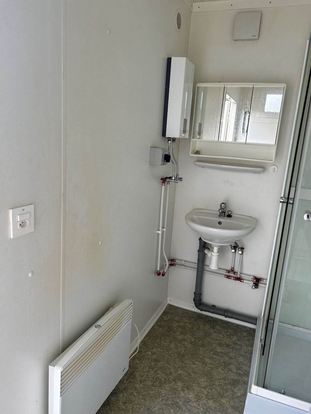 Contenitori edile: Container Wohnmodul Standard – Usato da Bretzwil venduto da bluemli83 4