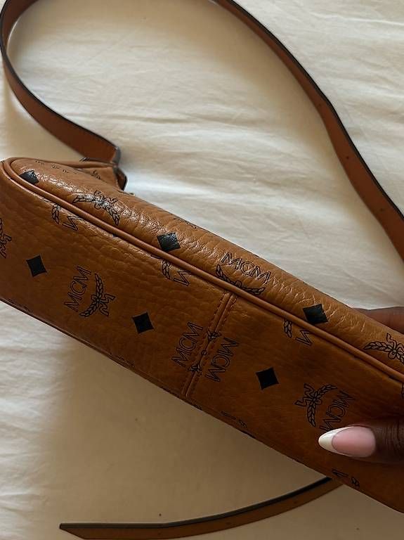 Taschen für Damen: Original MCM Schultertasche / Baguette Bag  – Gebraucht aus Winterthur von hndrxxoxo 4