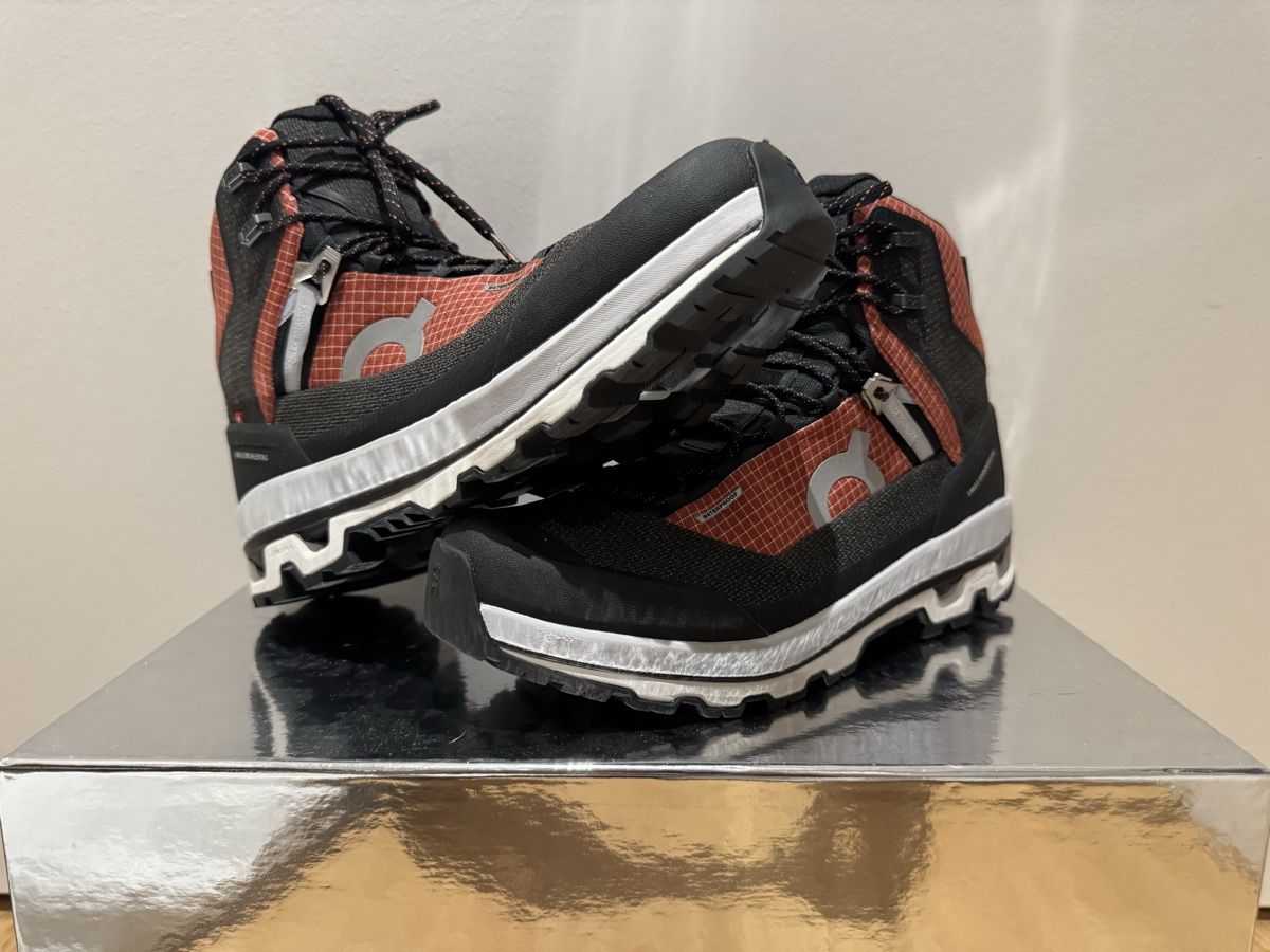 On Scarpe da uomo: On Cloudalpine Waterproof - Black/Red - EU 43 – Nuovo (secondo la descrizione) da Zürich venduto da Clem_ 3