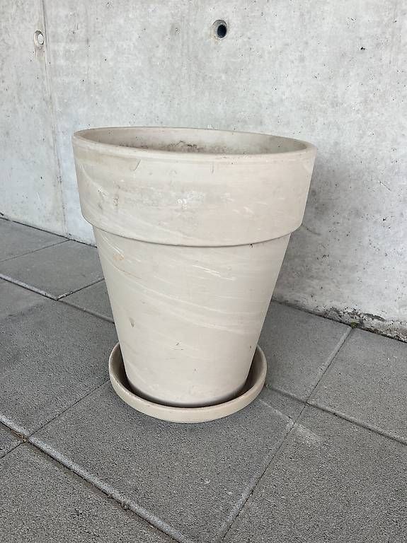 Blumentöpfe: Blumentopf inkl. Untersetzer 40cm hoch & 30cm dm – Gebraucht aus Wängi von cocose