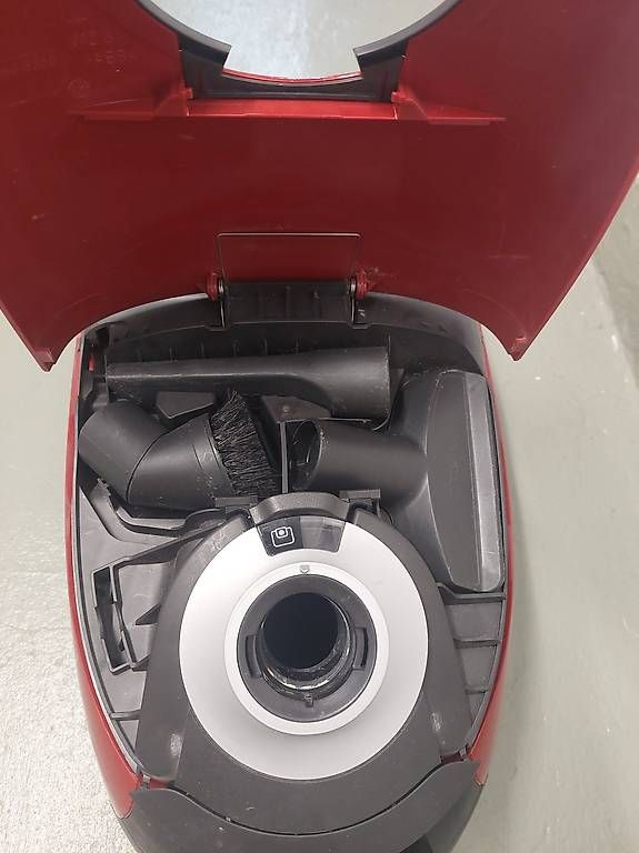 Miele Aspirapolveri & Accessori: Staubsauger Miele Complete C2  Sonata – Usato da Bern venduto da dor_qj8q 1