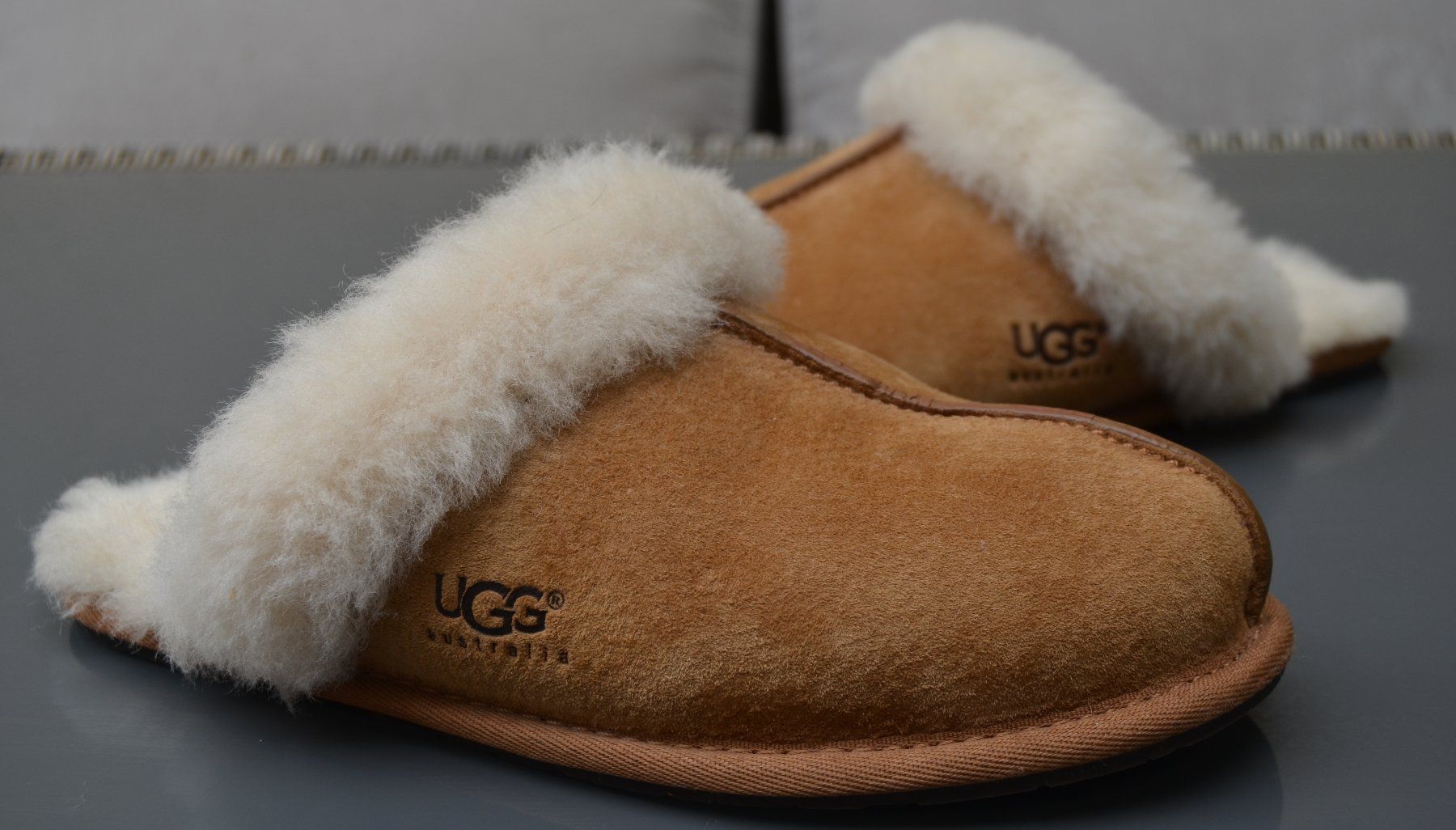 Ugg Scarpe da donna: UGG Scuffette II .37 Hausschuhe / pantoufles – Usato da Collonges venduto da arashee 2