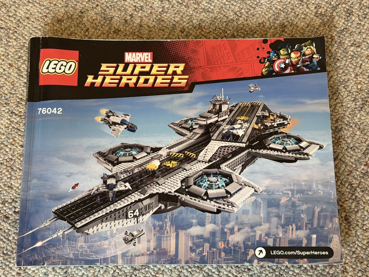 Lego Kit di costruzioni: LEGO 76042 Avengers SHIELD Helicarrier – Usato da Riehen venduto da Reinhard99 6