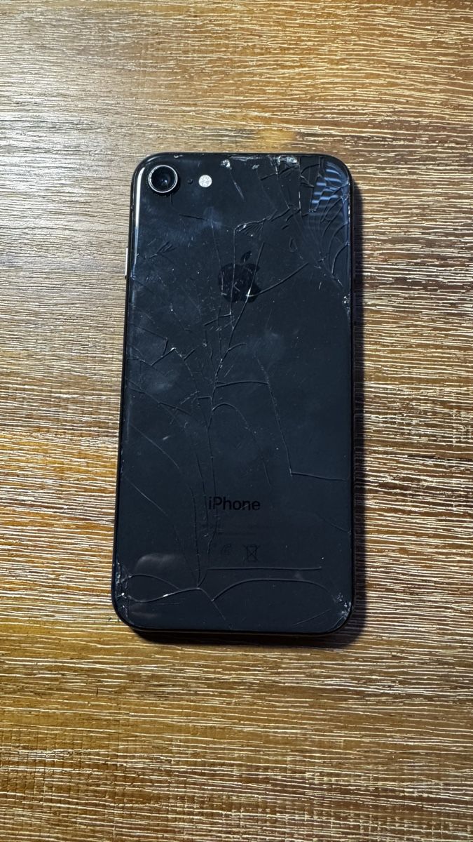 Apple Telefoni cellulari / Smartphones: iPhone 8 noir 64 Go, batterie à 83%  – Usato da Granges-de-Vesin venduto da Dricce36001 2