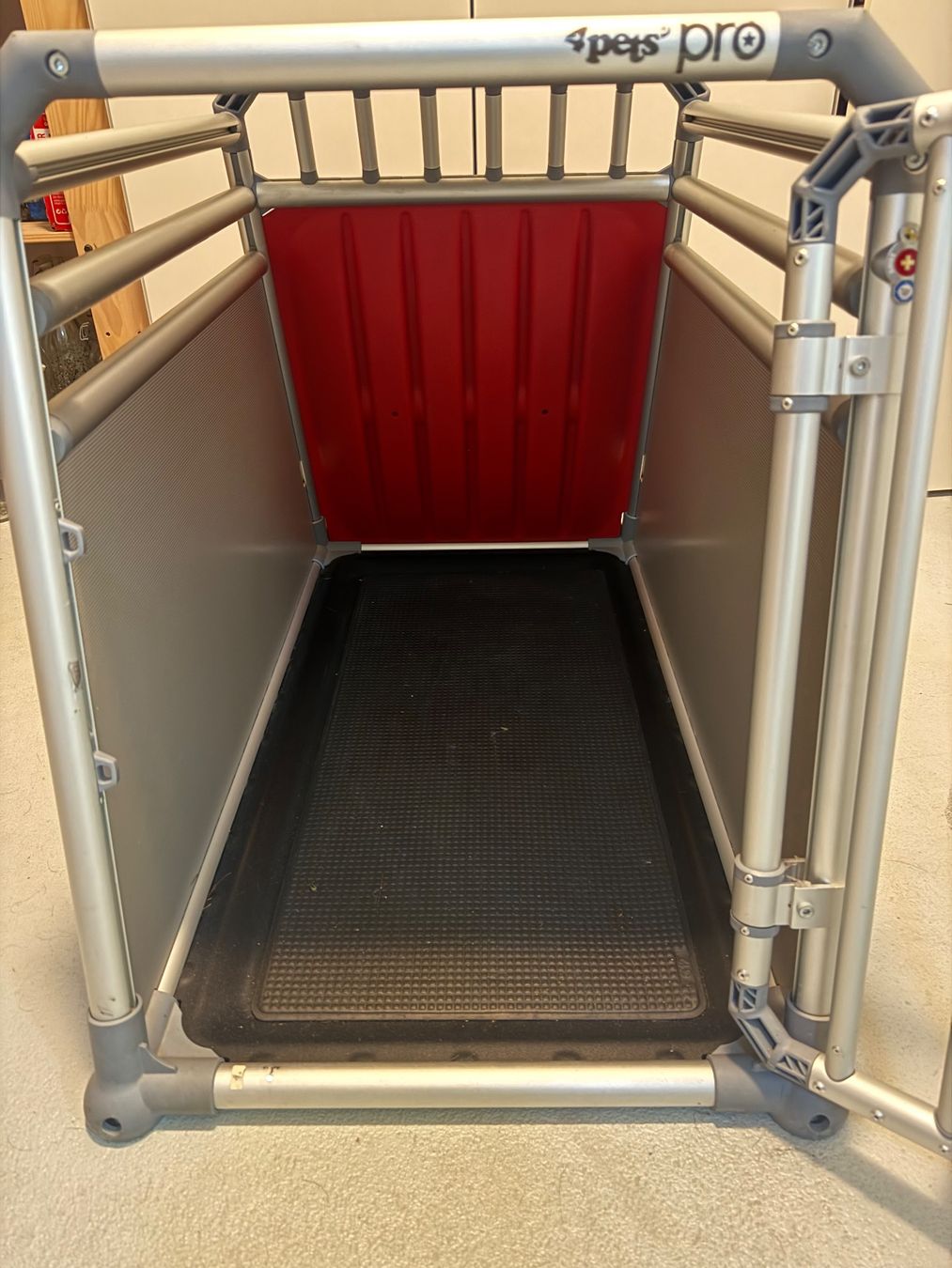 Liege- & Schlafplätze: 4pets Pro Hundebox – Gebraucht aus Andelfingen von pmerk 2