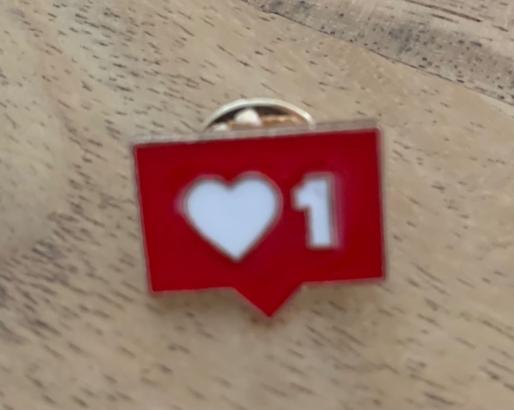 Placchette & Badge: Pin Love / Like Button – Nuovo e nell'imballaggio originale da Geneve venduto da vane267
