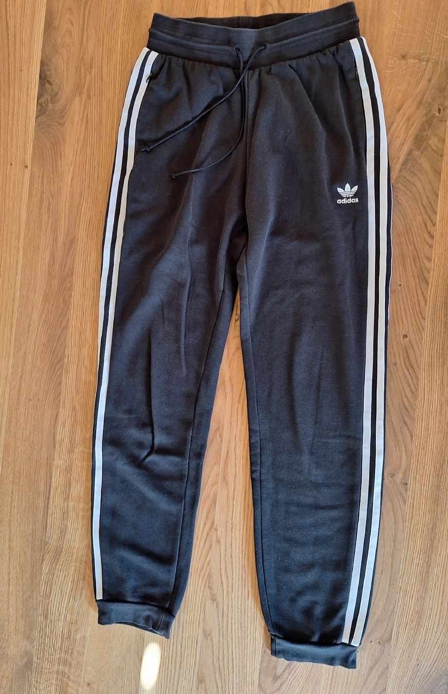 Adidas Hosen: Adidas Jogginghose Grösse 34 – Gebraucht aus Sempach von berglady30