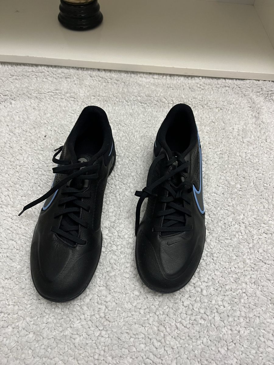 Nike Herrenschuhe: Nike tiempo indoor soccer – Gebraucht aus Pully von ari_78pk