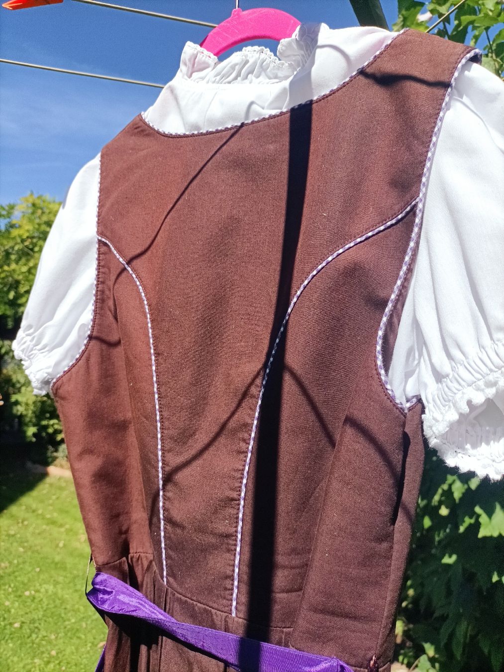 Costumi: Dirndl Stockerpoint bunkle braun lila mit Bluse Grösse 40 – Usato da Egnach venduto da TTLL 7