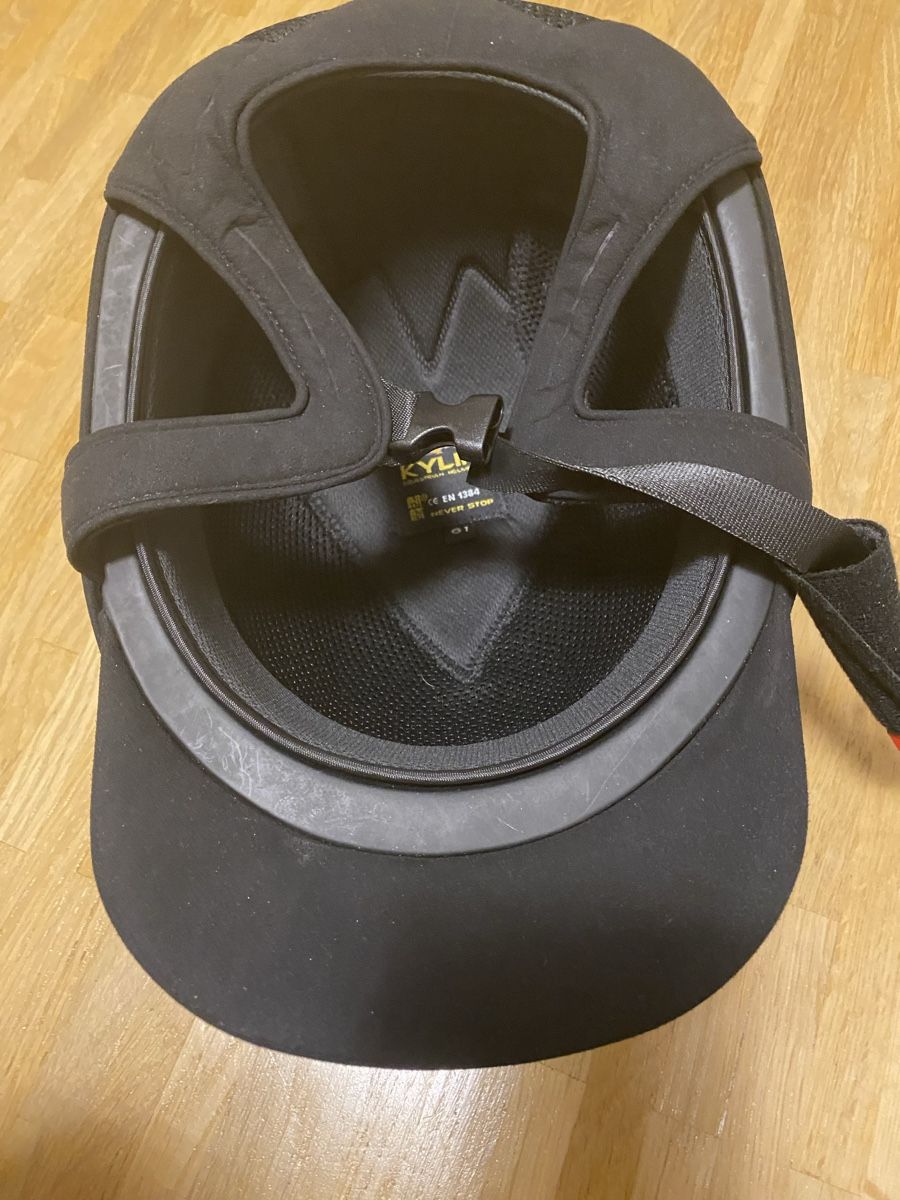 Lotti di vestiti: Reit Helm und Handschuhe – Nuovo e nell'imballaggio originale da Oftringen venduto da mercedes019 3