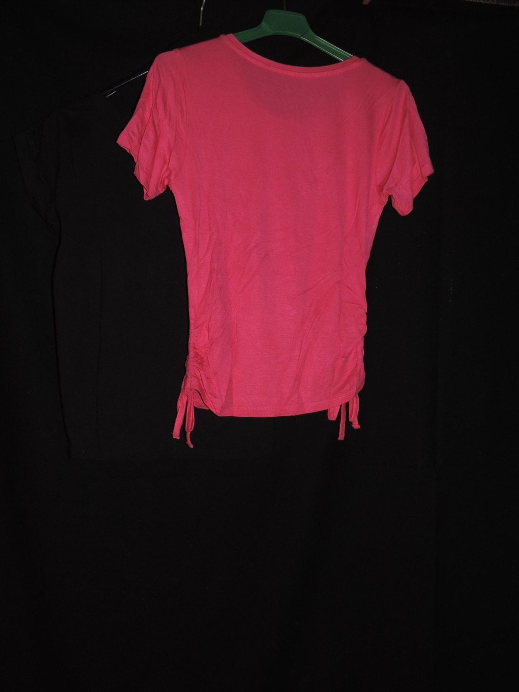 Lotti di vestiti: 2 t-shirts rose et noir – Usato da Genève venduto da Axelle333 2