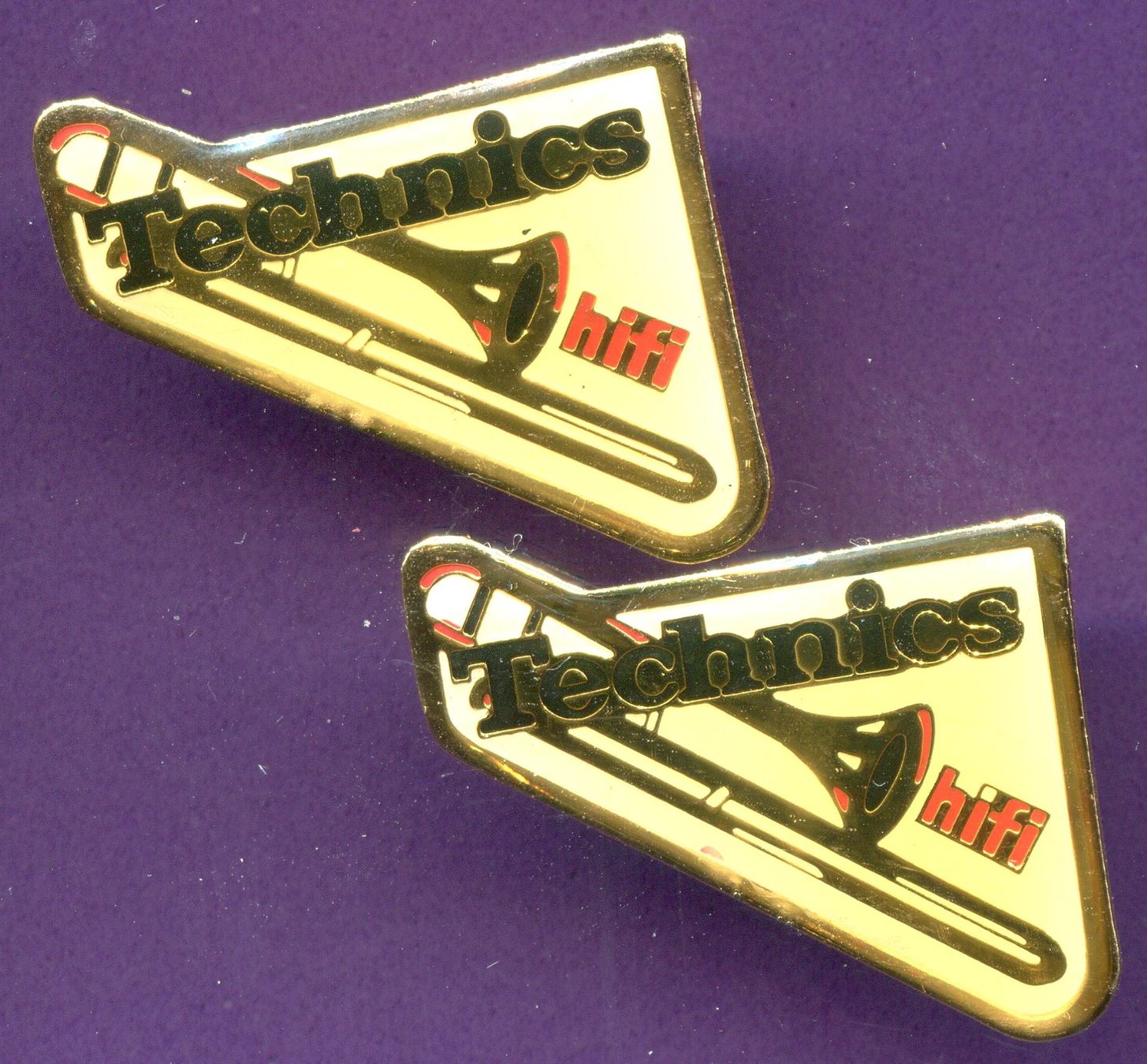 Placchette & Badge: 2 Pins  Technics  hifi – Usato da Winterthur venduto da Sammleroase