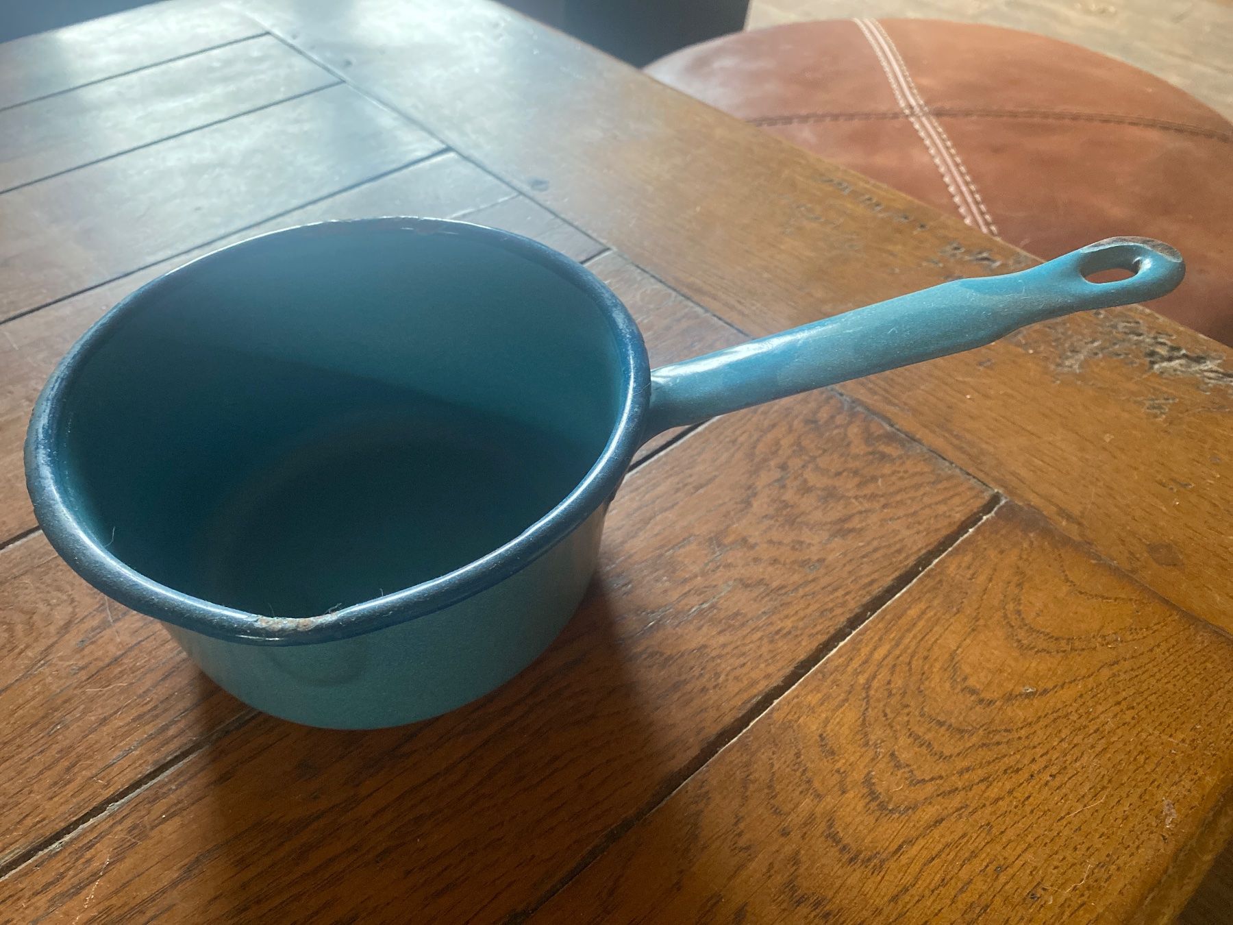Behälter & Ähnliches: Ancienne casserole avec bec verseur émaillé bleue – Gebraucht aus Lajoux JU von Briard0