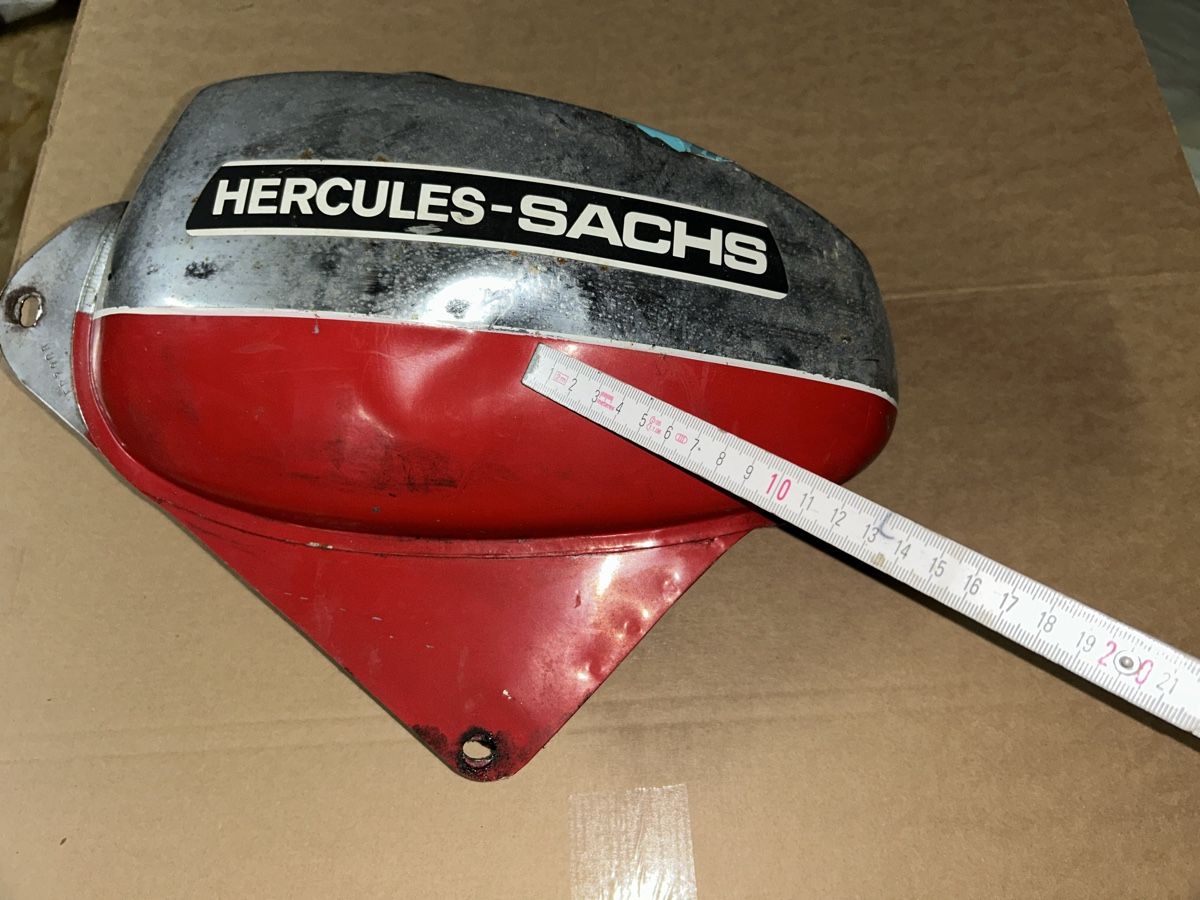 Hercules Parti ricambio per ciclomotori: Hercules Benzintank – Difettoso da Erlenbach im Simmental venduto da Norija 7