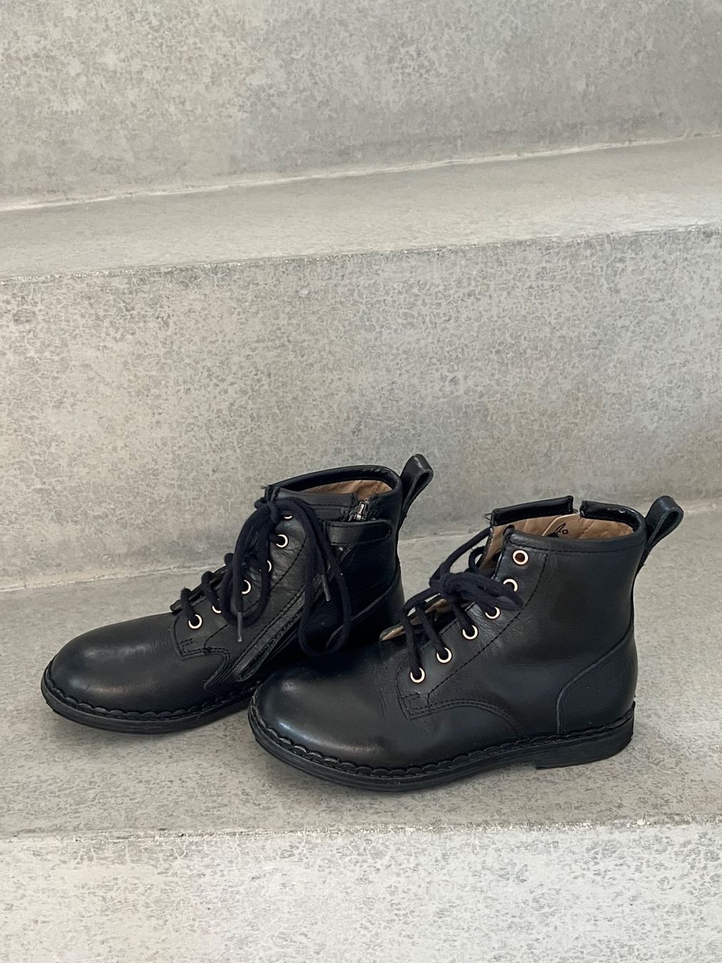 Pom d'Api Scarpe per ragazze: Bottines noire Pom d’Api – Usato da Etagnieres venduto da LV1982 1