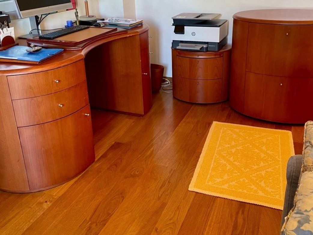 Scrivanie: Bureau - 3 Commodes -Table - Merisier -Milano1995-Sur Mesure – Usato da Corseaux venduto da Cobea