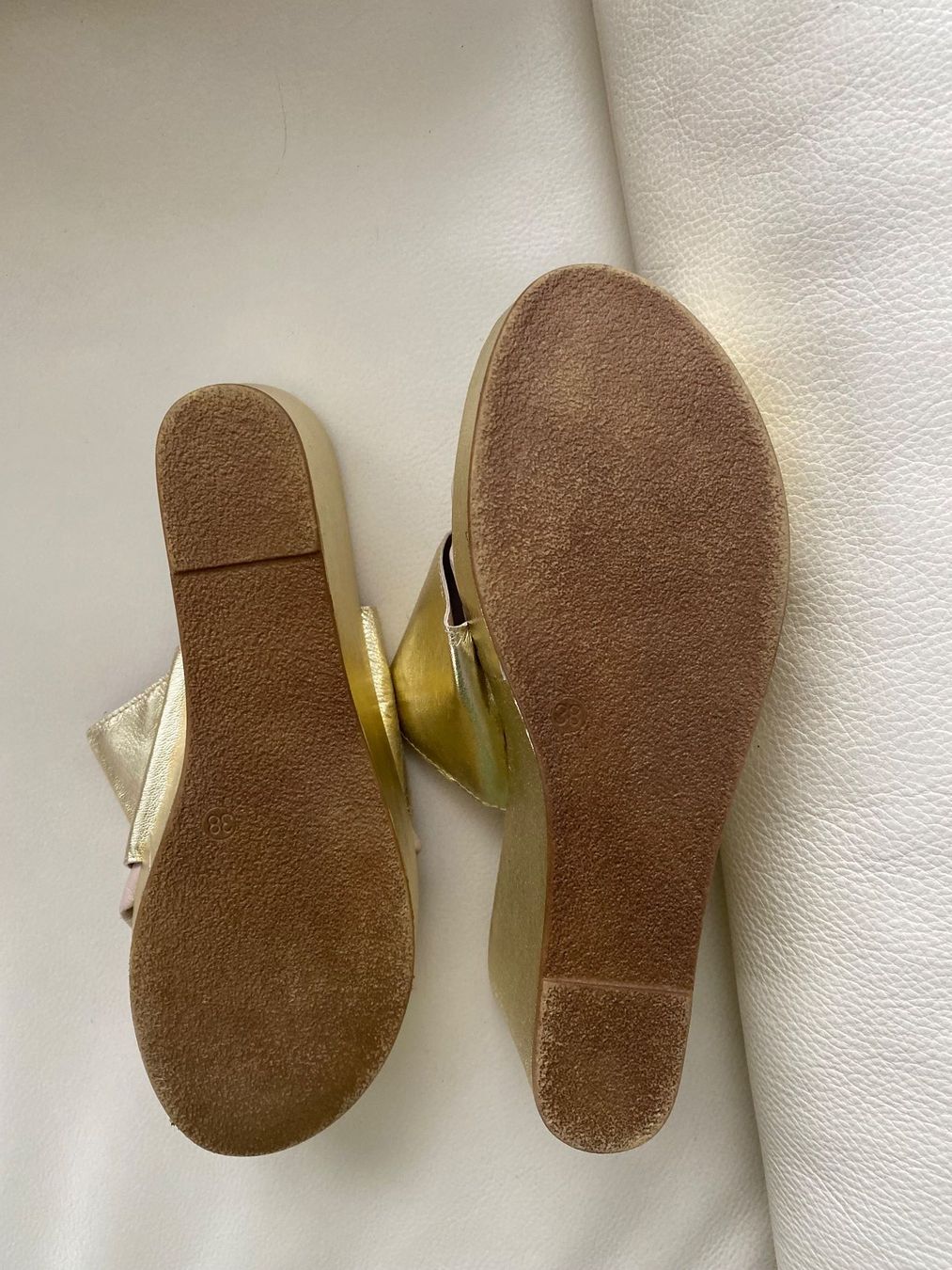 Damenschuhe: SUMMERTIME - stylische/edle B.C. Flip-Flops, gold, 38 – Gebraucht aus Winkel von ferrari2022 8