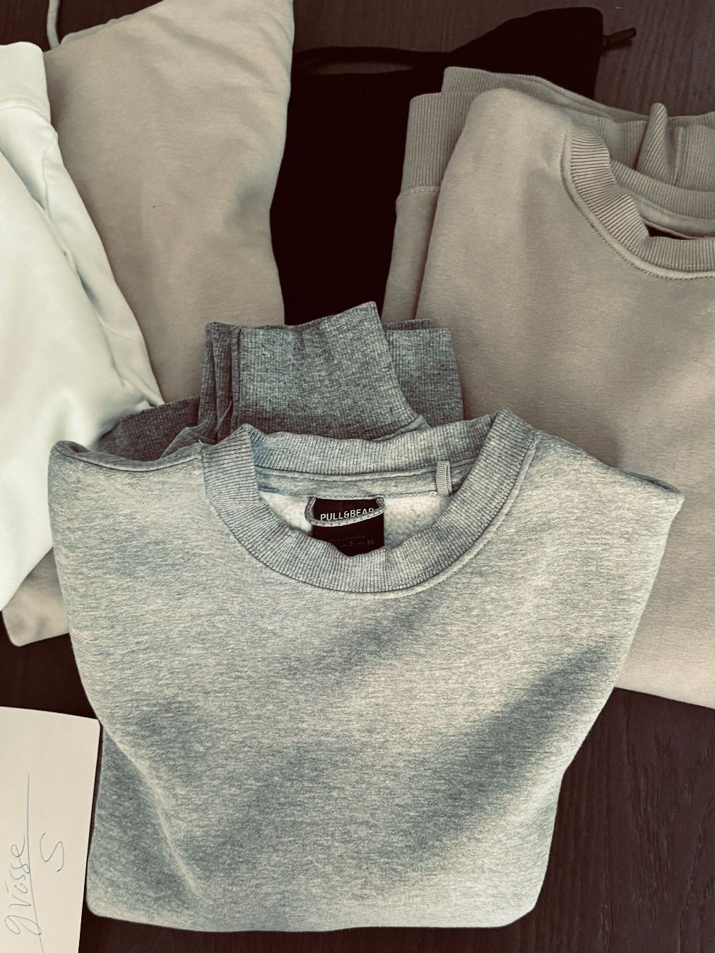 Lotti di vestiti: Super tolles Kleiderset Grösse S, Tshirts, Pullis, Jäggli – Usato da Baar venduto da qsi2005 5