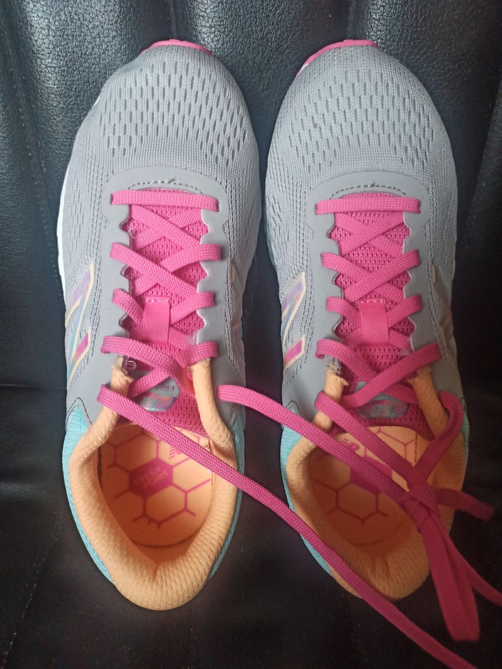 New Balance Schuhe für Mädchen: New Balance Turnschuhe Mädchen Gr. 35.5 – Neu (gemäss Beschreibung) aus Kappel SO von Flo25