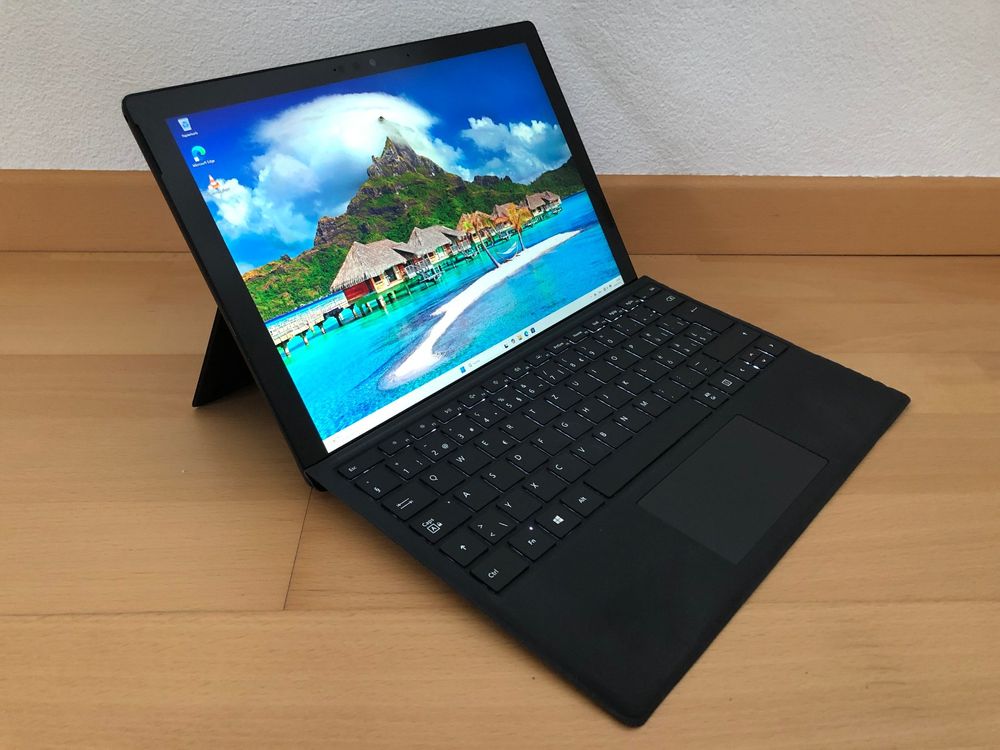 Surface Pro 7, i5-1035G4, Akku 93%, 256GB SSD, 8GB RAM (Neu