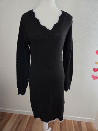 Strickkleid schwarz mit weissem Rand in gutem Zustand Gr. M