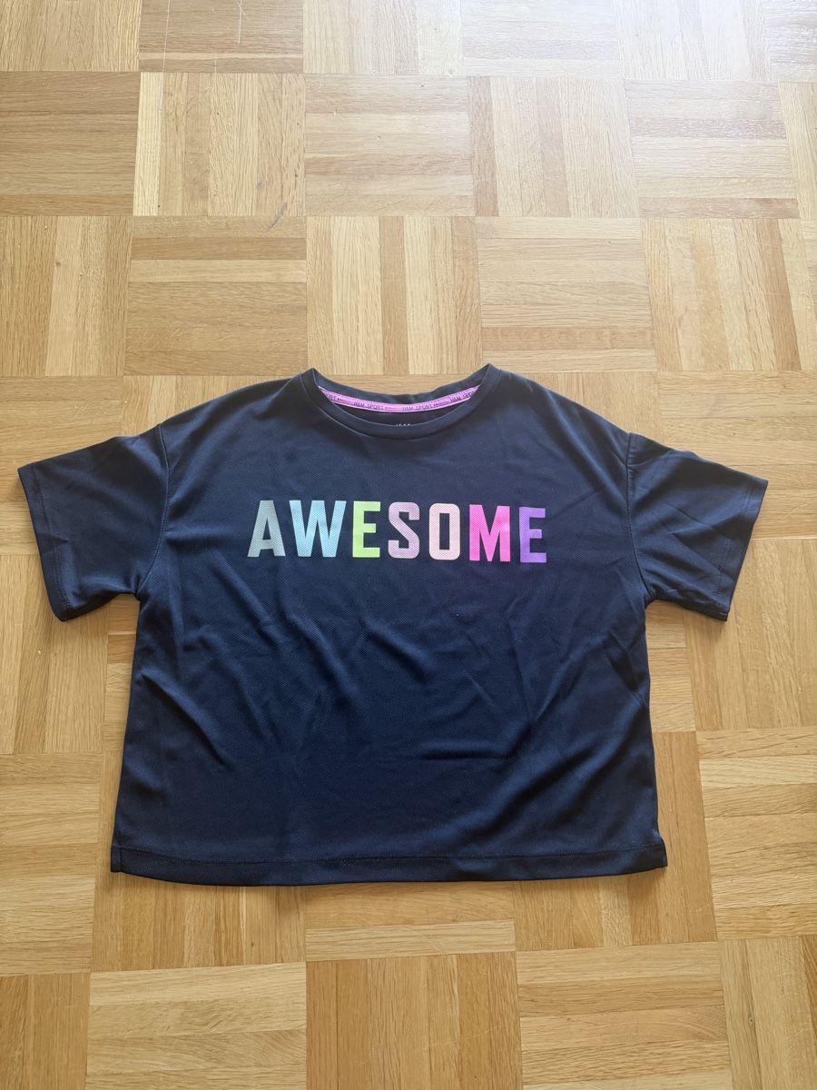 H&M Blouses, T-shirts & Tops: Mädchen T-Shirt Gr. 134 – D'occasion à Kilchberg ZH par Von_dutch