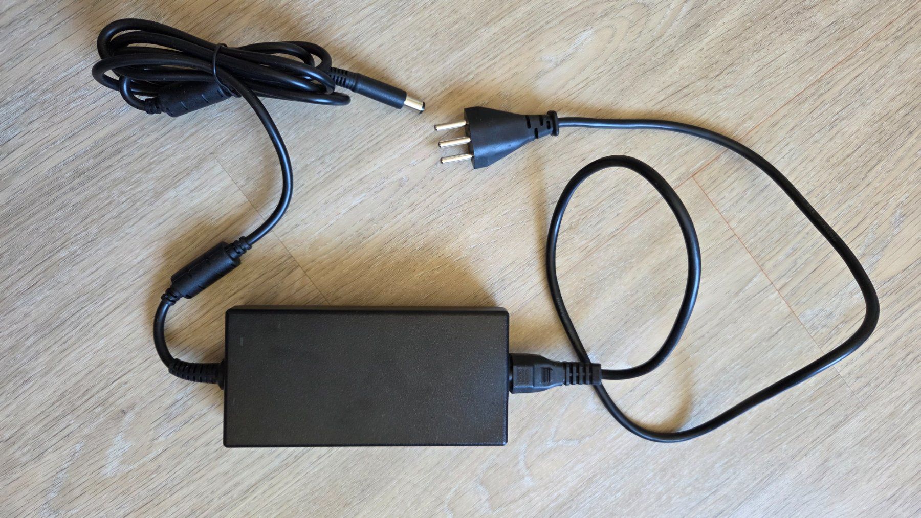 Dell Ladegeräte: Dell Alimentation ac/dc adapter 180W – Neu (gemäss Beschreibung) aus Coffrane von plop
