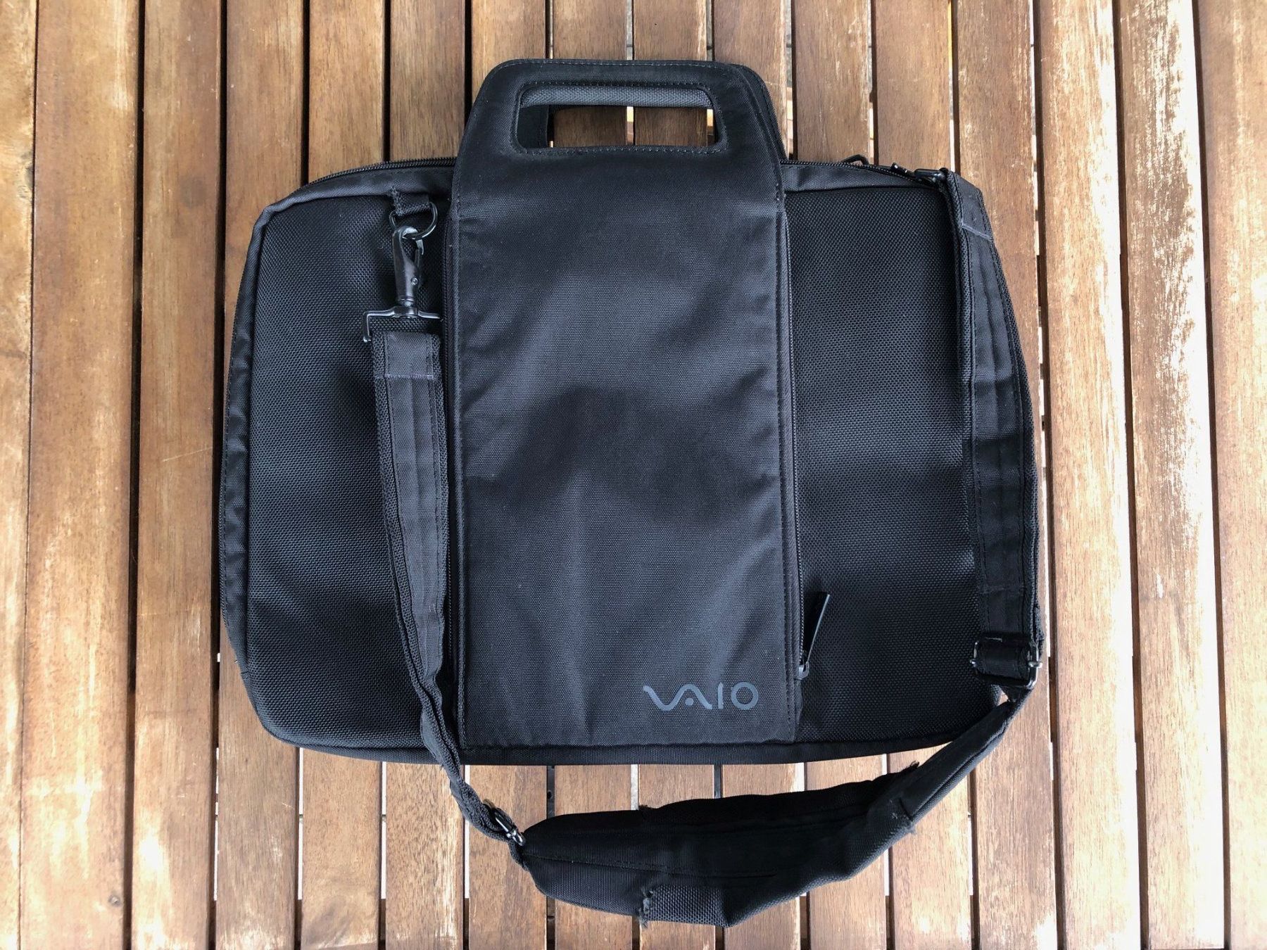 Taschen: Sacoche VAIO pour ordinateur portable 15.5 pouces – Gebraucht aus Aigle von Tchamille
