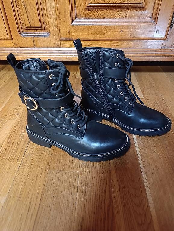 Damenschuhe: Bottes noires CATWALK – Gebraucht aus yvonand von JeremyC25