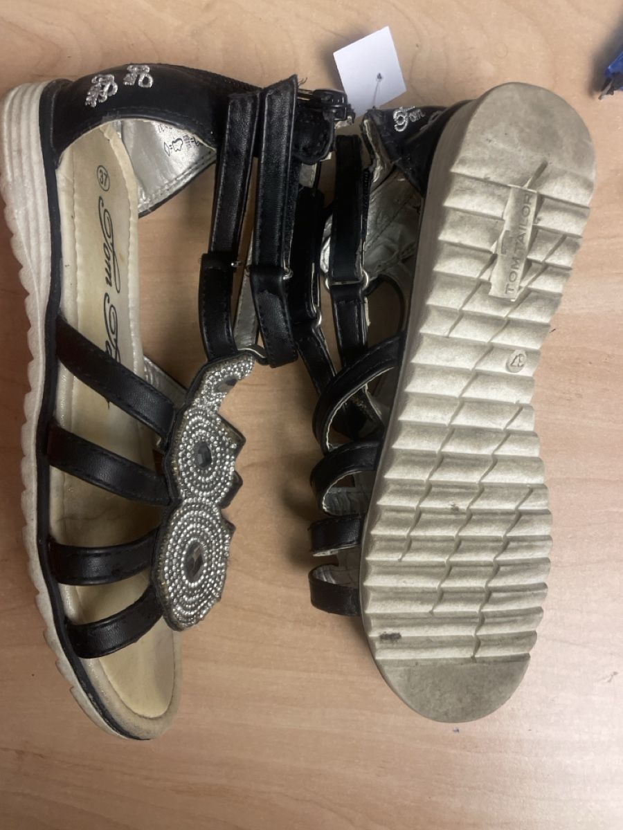Scarpe per ragazze: Sandalen  Tom Tailor schwarz Gr. 37 – Usato da Obergerlafingen venduto da cabo4 4