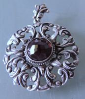 Silber 835 Anhänger Jugendstil mit einem facettierten Granat