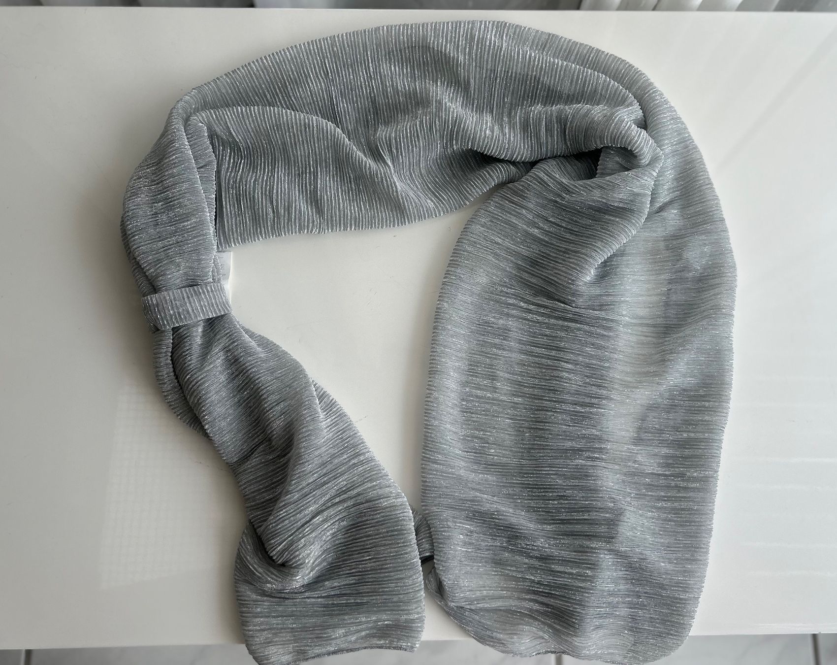 Foulards, Tücher & Schals: Lightweight Silver Scarf. Elegant Accessory for Summer! – Neu (gemäss Beschreibung) aus Saland von ele_vc96 2