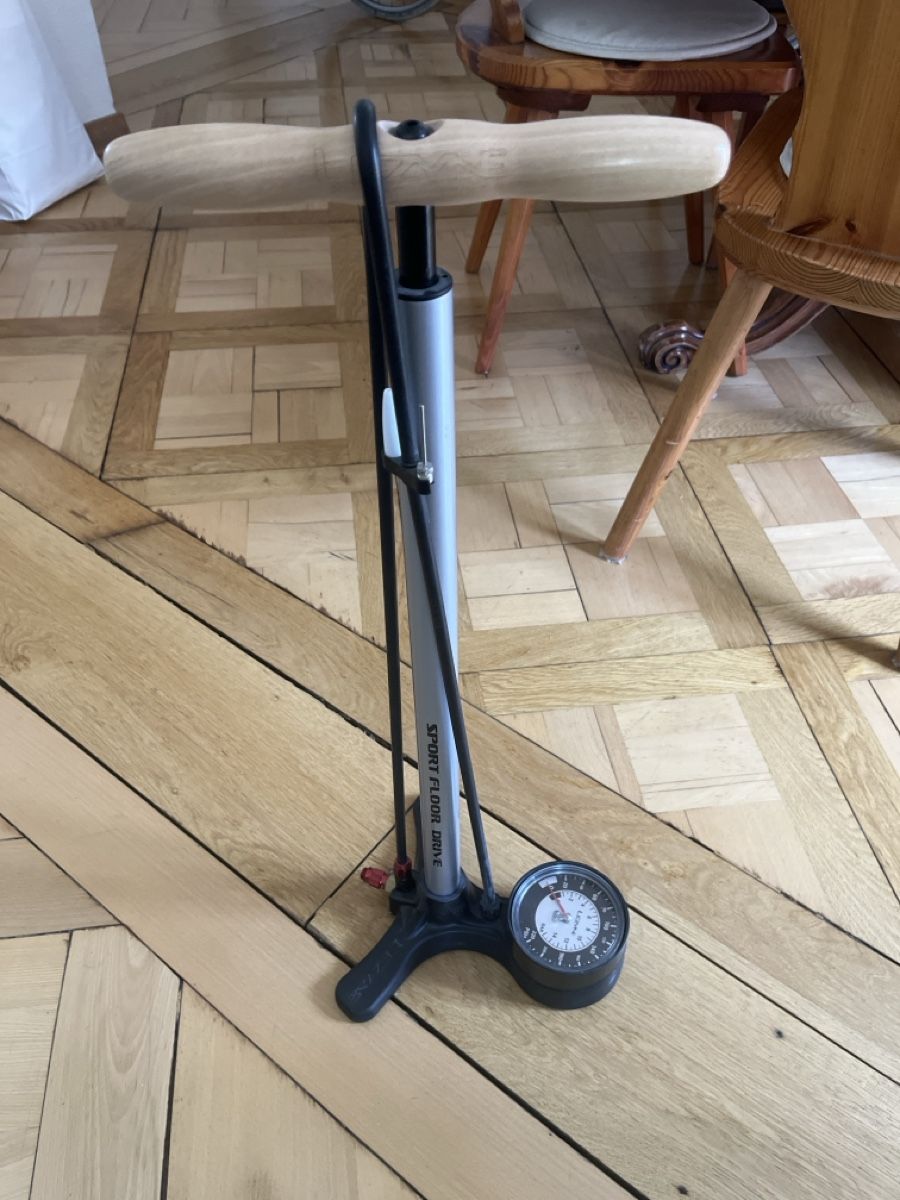Lezyne Pompe: Lezyne Sport Floor Drive Velopumpe – Nuovo (secondo la descrizione) da Zürich venduto da paskoka