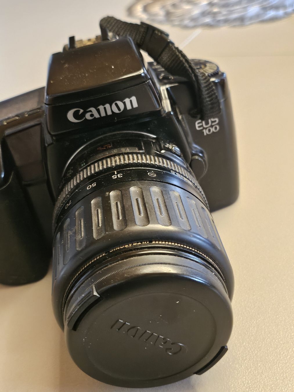 Canon Fotocamera: Canon EOS 100 Spiegelreflexkamera mit 35-135mm Objektiv – Usato da St. Gallen venduto da Cocos_Ricardo 1