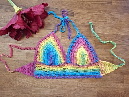 Gehäkeltes Sommer Bikini-Top, Regenbogenfarben, Neu!