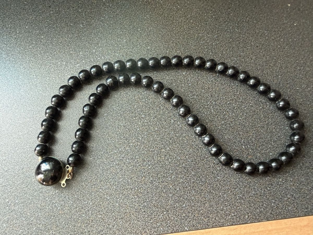 Catenine: Schwarze Vintage-Halskette aus Stein oder Glas – Usato da Lamone venduto da LaCantinaMagica