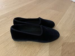 Elegant Velvet Slippers - Size 32